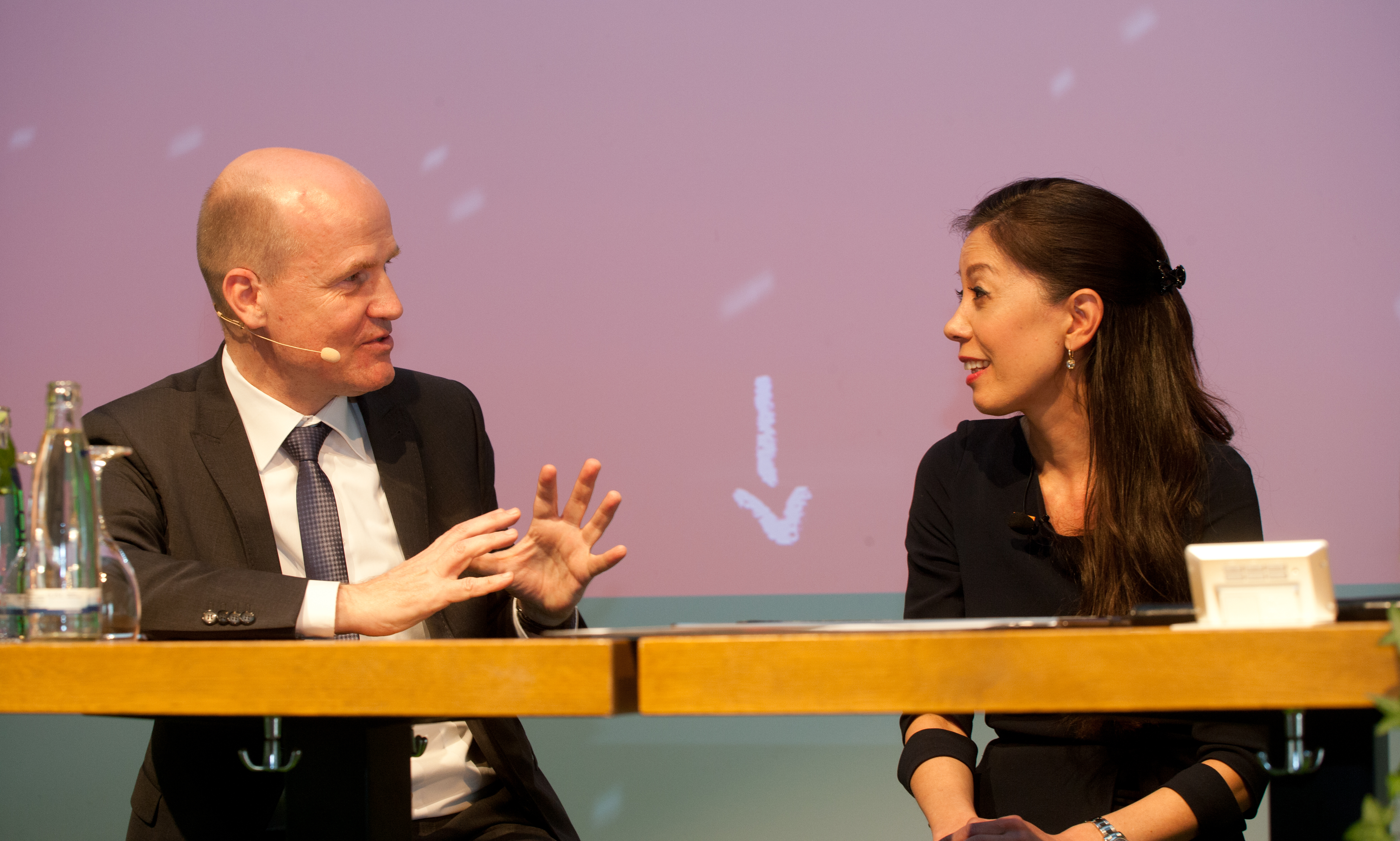 Ralph Brinkhaus, Vorsitzender der CDU/CSU-Bundestagsfraktion und Saori Dubourg, Vorständin bei der BASF SE