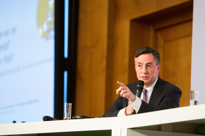 David McAllister auf dem Podium